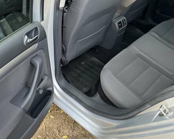 Серый Фольксваген Гольф, объемом двигателя 1.39 л и пробегом 204 тыс. км за 5400 $, фото 11 на Automoto.ua