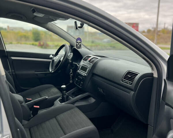 Серый Фольксваген Гольф, объемом двигателя 1.4 л и пробегом 229 тыс. км за 4600 $, фото 13 на Automoto.ua