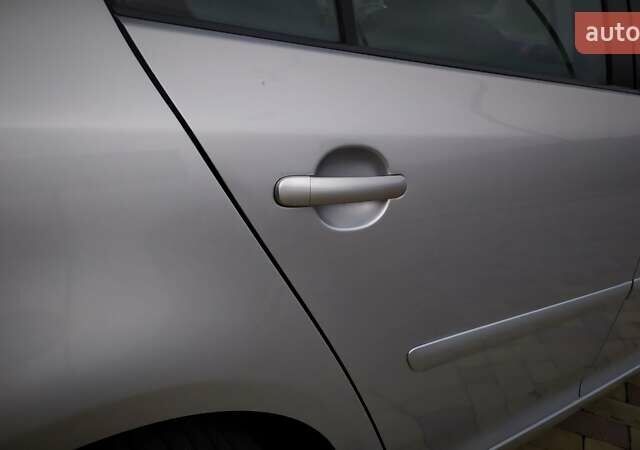 Сірий Фольксваген Гольф, об'ємом двигуна 1.6 л та пробігом 200 тис. км за 6950 $, фото 103 на Automoto.ua