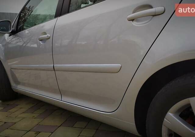 Сірий Фольксваген Гольф, об'ємом двигуна 1.6 л та пробігом 200 тис. км за 6950 $, фото 89 на Automoto.ua