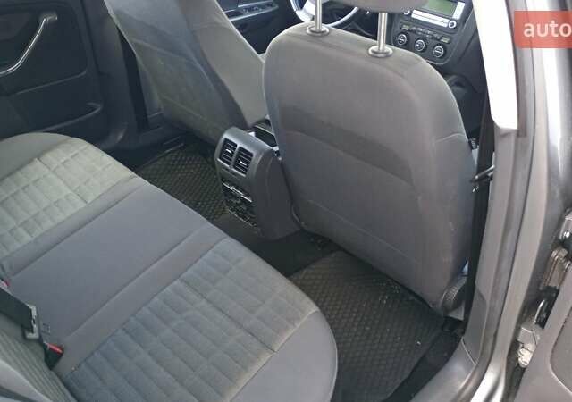 Серый Фольксваген Гольф, объемом двигателя 1.6 л и пробегом 238 тыс. км за 6300 $, фото 8 на Automoto.ua