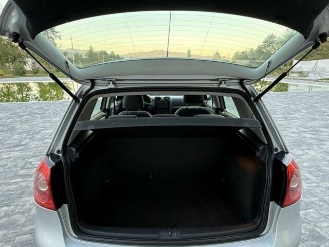 Серый Фольксваген Гольф, объемом двигателя 1.4 л и пробегом 175 тыс. км за 5700 $, фото 21 на Automoto.ua