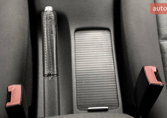 Серый Фольксваген Гольф, объемом двигателя 1.4 л и пробегом 239 тыс. км за 5150 $, фото 19 на Automoto.ua