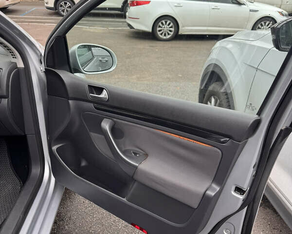 Серый Фольксваген Гольф, объемом двигателя 1.9 л и пробегом 298 тыс. км за 5600 $, фото 21 на Automoto.ua