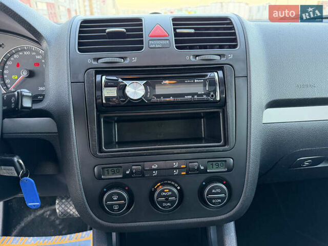 Сірий Фольксваген Гольф, об'ємом двигуна 1.6 л та пробігом 184 тис. км за 8499 $, фото 61 на Automoto.ua