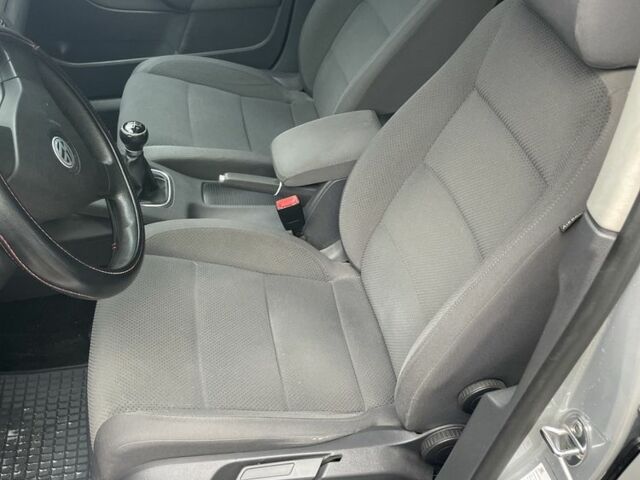 Серый Фольксваген Гольф, объемом двигателя 1.6 л и пробегом 292 тыс. км за 6500 $, фото 13 на Automoto.ua