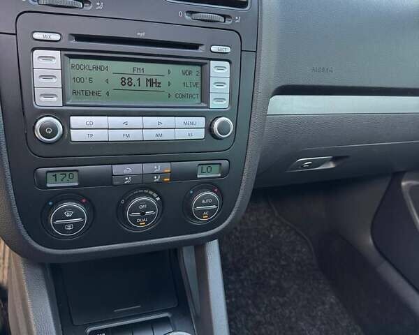 Серый Фольксваген Гольф, объемом двигателя 1.6 л и пробегом 211 тыс. км за 6299 $, фото 25 на Automoto.ua