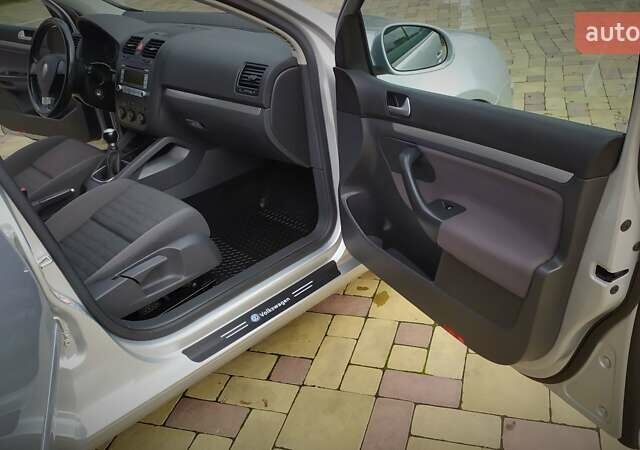 Сірий Фольксваген Гольф, об'ємом двигуна 1.6 л та пробігом 200 тис. км за 6950 $, фото 121 на Automoto.ua