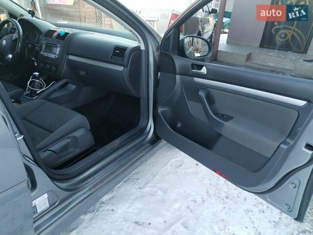 Сірий Фольксваген Гольф, об'ємом двигуна 1.39 л та пробігом 240 тис. км за 5600 $, фото 7 на Automoto.ua