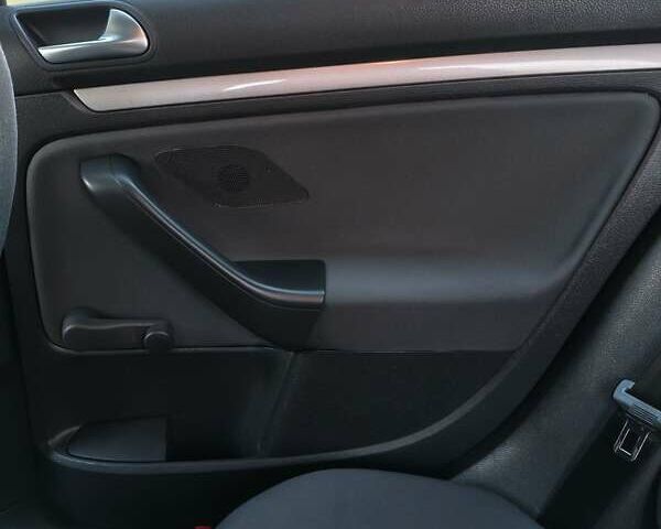 Серый Фольксваген Гольф, объемом двигателя 1.6 л и пробегом 264 тыс. км за 6200 $, фото 16 на Automoto.ua