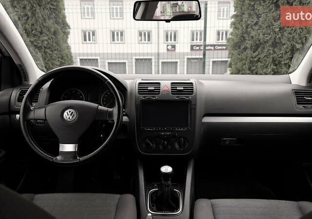 Серый Фольксваген Гольф, объемом двигателя 1.4 л и пробегом 239 тыс. км за 5150 $, фото 1 на Automoto.ua
