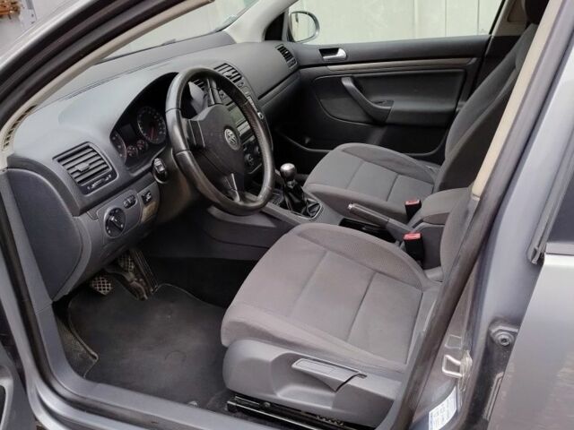 Серый Фольксваген Гольф, объемом двигателя 1.6 л и пробегом 233 тыс. км за 5999 $, фото 5 на Automoto.ua