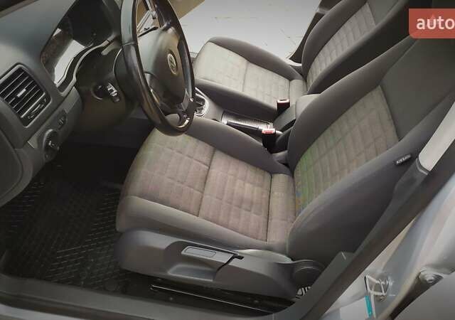 Сірий Фольксваген Гольф, об'ємом двигуна 1.6 л та пробігом 200 тис. км за 6950 $, фото 118 на Automoto.ua