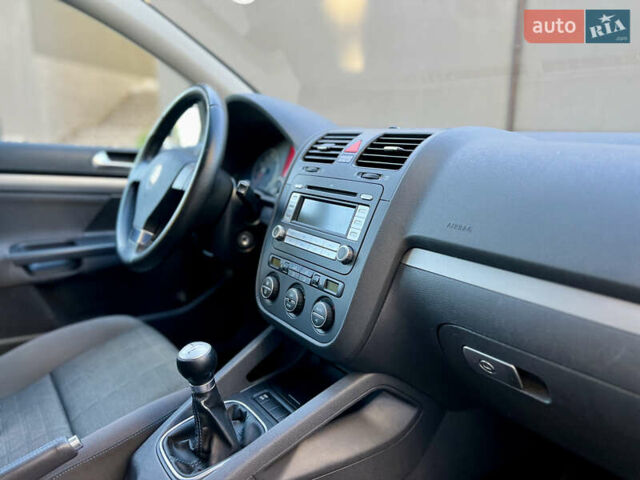 Сірий Фольксваген Гольф, об'ємом двигуна 1.4 л та пробігом 185 тис. км за 6450 $, фото 103 на Automoto.ua