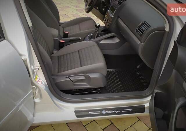 Сірий Фольксваген Гольф, об'ємом двигуна 1.6 л та пробігом 200 тис. км за 6950 $, фото 124 на Automoto.ua