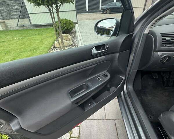 Сірий Фольксваген Гольф, об'ємом двигуна 1.6 л та пробігом 229 тис. км за 4750 $, фото 21 на Automoto.ua