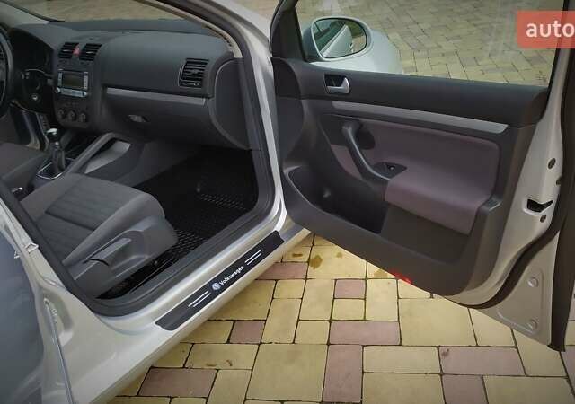 Сірий Фольксваген Гольф, об'ємом двигуна 1.6 л та пробігом 200 тис. км за 6950 $, фото 122 на Automoto.ua