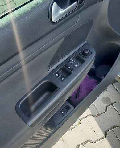 Сірий Фольксваген Гольф, об'ємом двигуна 1.6 л та пробігом 200 тис. км за 4999 $, фото 15 на Automoto.ua