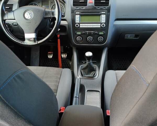 Серый Фольксваген Гольф, объемом двигателя 1.4 л и пробегом 221 тыс. км за 5600 $, фото 27 на Automoto.ua