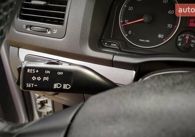 Сірий Фольксваген Гольф, об'ємом двигуна 1.6 л та пробігом 200 тис. км за 6950 $, фото 141 на Automoto.ua