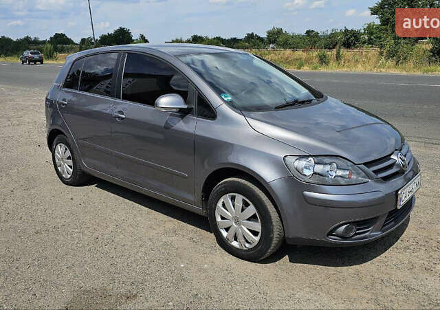 Серый Фольксваген Гольф, объемом двигателя 1.39 л и пробегом 270 тыс. км за 6000 $, фото 1 на Automoto.ua