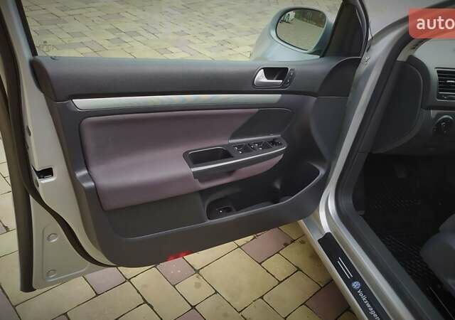 Сірий Фольксваген Гольф, об'ємом двигуна 1.6 л та пробігом 200 тис. км за 6950 $, фото 116 на Automoto.ua