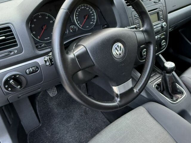 Серый Фольксваген Гольф, объемом двигателя 1.6 л и пробегом 198 тыс. км за 6500 $, фото 13 на Automoto.ua