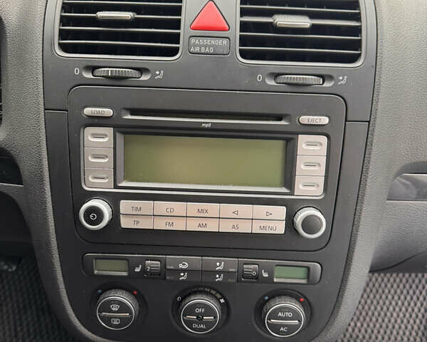 Серый Фольксваген Гольф, объемом двигателя 1.9 л и пробегом 298 тыс. км за 5600 $, фото 36 на Automoto.ua