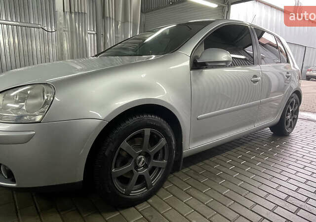 Серый Фольксваген Гольф, объемом двигателя 1.6 л и пробегом 274 тыс. км за 6250 $, фото 6 на Automoto.ua