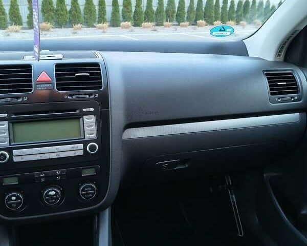 Серый Фольксваген Гольф, объемом двигателя 1.6 л и пробегом 264 тыс. км за 6200 $, фото 18 на Automoto.ua