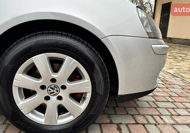 Серый Фольксваген Гольф, объемом двигателя 1.6 л и пробегом 178 тыс. км за 6556 $, фото 80 на Automoto.ua