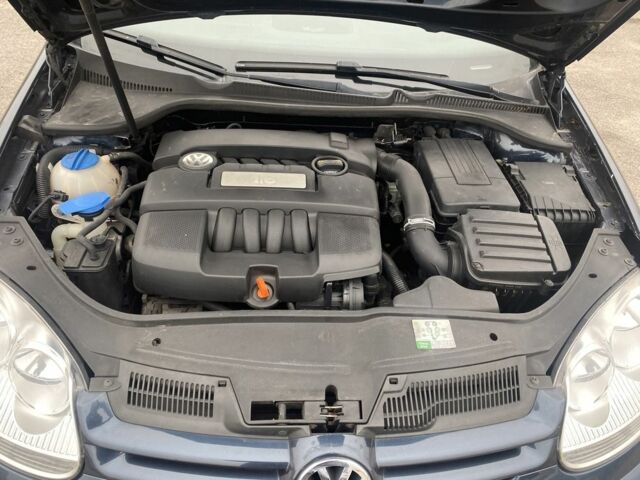 Серый Фольксваген Гольф, объемом двигателя 1.6 л и пробегом 240 тыс. км за 5999 $, фото 7 на Automoto.ua