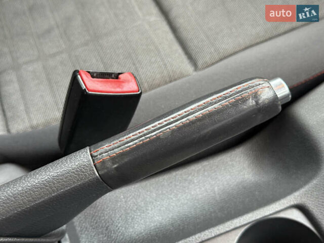 Серый Фольксваген Гольф, объемом двигателя 1.4 л и пробегом 236 тыс. км за 5500 $, фото 12 на Automoto.ua