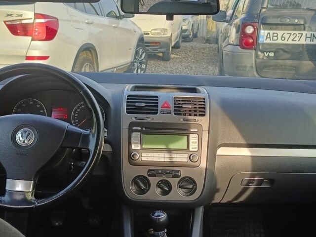 Серый Фольксваген Гольф, объемом двигателя 1.6 л и пробегом 200 тыс. км за 6500 $, фото 5 на Automoto.ua