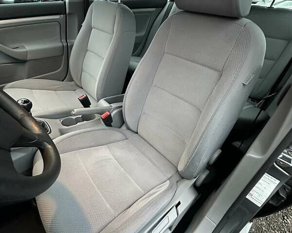 Серый Фольксваген Гольф, объемом двигателя 1.4 л и пробегом 233 тыс. км за 6750 $, фото 34 на Automoto.ua