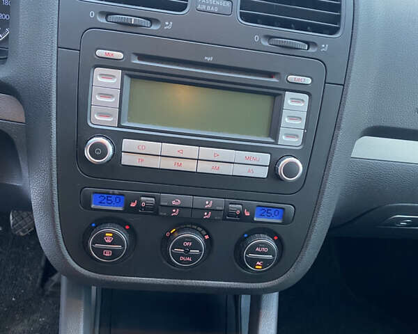 Серый Фольксваген Гольф, объемом двигателя 1.4 л и пробегом 166 тыс. км за 5500 $, фото 13 на Automoto.ua