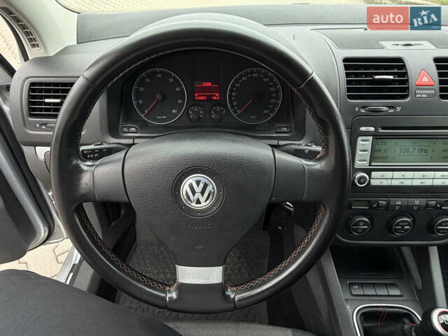 Серый Фольксваген Гольф, объемом двигателя 1.6 л и пробегом 212 тыс. км за 6450 $, фото 42 на Automoto.ua