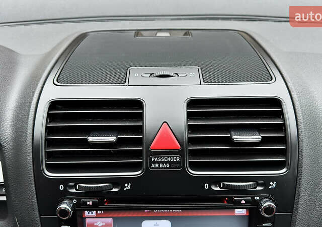 Серый Фольксваген Гольф, объемом двигателя 1.6 л и пробегом 178 тыс. км за 6556 $, фото 51 на Automoto.ua