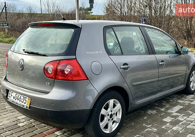 Серый Фольксваген Гольф, объемом двигателя 1.6 л и пробегом 182 тыс. км за 5999 $, фото 1 на Automoto.ua