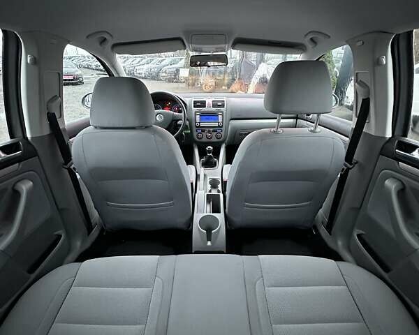 Серый Фольксваген Гольф, объемом двигателя 1.4 л и пробегом 233 тыс. км за 6750 $, фото 35 на Automoto.ua