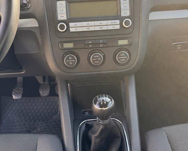 Серый Фольксваген Гольф, объемом двигателя 1.9 л и пробегом 410 тыс. км за 5800 $, фото 15 на Automoto.ua