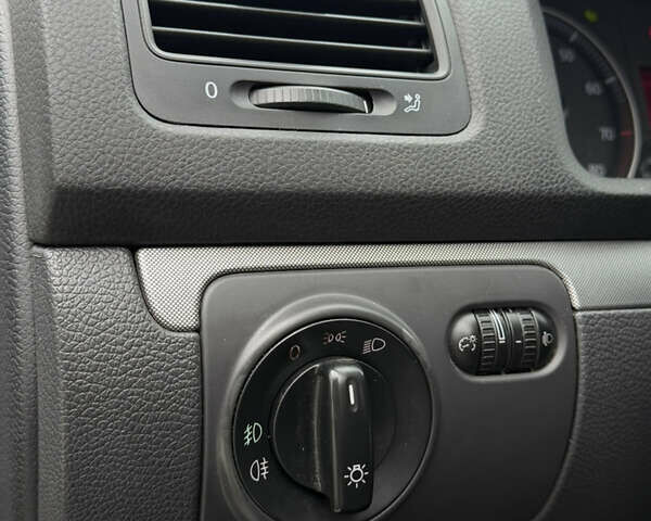 Серый Фольксваген Гольф, объемом двигателя 1.6 л и пробегом 212 тыс. км за 6450 $, фото 38 на Automoto.ua