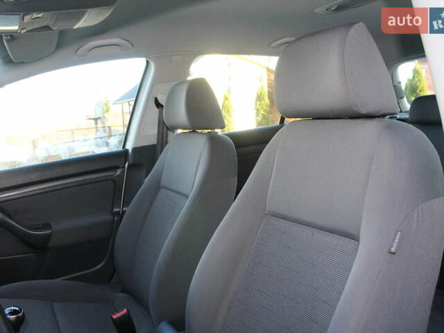 Серый Фольксваген Гольф, объемом двигателя 1.6 л и пробегом 195 тыс. км за 5990 $, фото 30 на Automoto.ua