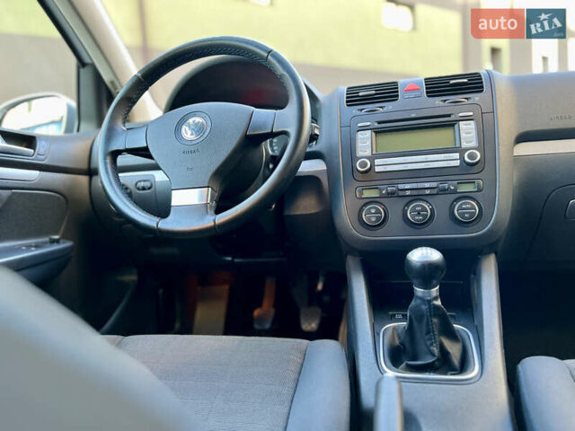 Сірий Фольксваген Гольф, об'ємом двигуна 1.4 л та пробігом 185 тис. км за 6450 $, фото 109 на Automoto.ua