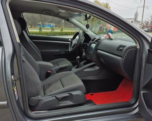 Сірий Фольксваген Гольф, об'ємом двигуна 1.6 л та пробігом 255 тис. км за 5600 $, фото 12 на Automoto.ua