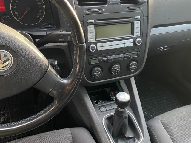 Сірий Фольксваген Гольф, об'ємом двигуна 1.6 л та пробігом 245 тис. км за 6200 $, фото 5 на Automoto.ua