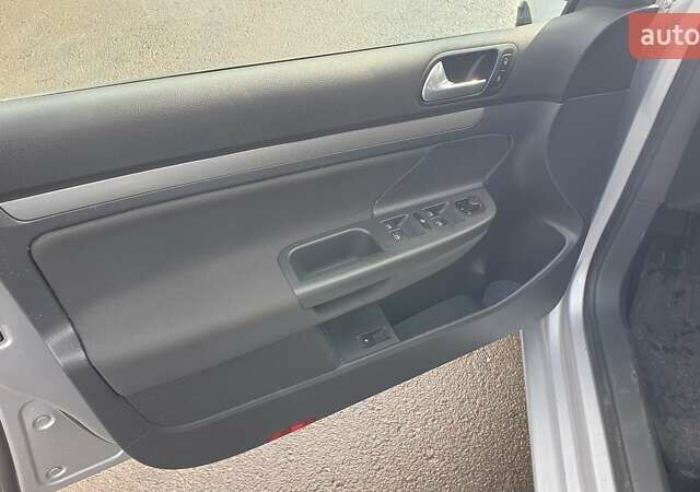 Серый Фольксваген Гольф, объемом двигателя 1.6 л и пробегом 191 тыс. км за 5750 $, фото 12 на Automoto.ua