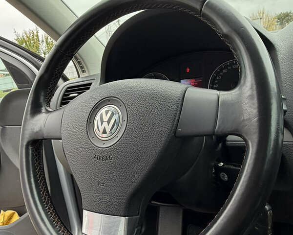 Серый Фольксваген Гольф, объемом двигателя 1.6 л и пробегом 212 тыс. км за 6450 $, фото 41 на Automoto.ua