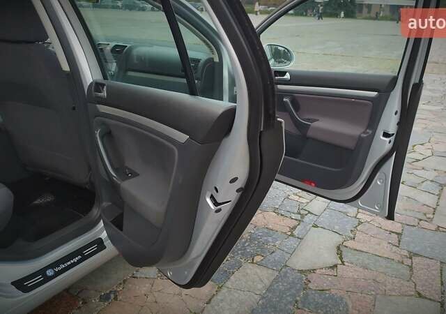 Серый Фольксваген Гольф, объемом двигателя 0 л и пробегом 200 тыс. км за 7100 $, фото 131 на Automoto.ua