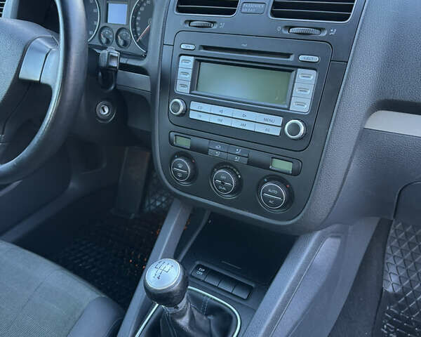 Серый Фольксваген Гольф, объемом двигателя 1.6 л и пробегом 240 тыс. км за 5850 $, фото 24 на Automoto.ua